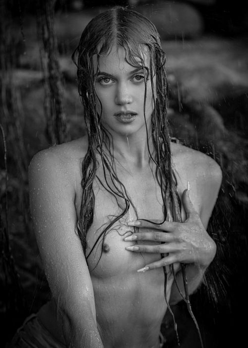 Photoshoot with model Vanessa Aniott and Photographer Roker Phot